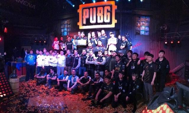 着无数球迷 着无数球迷